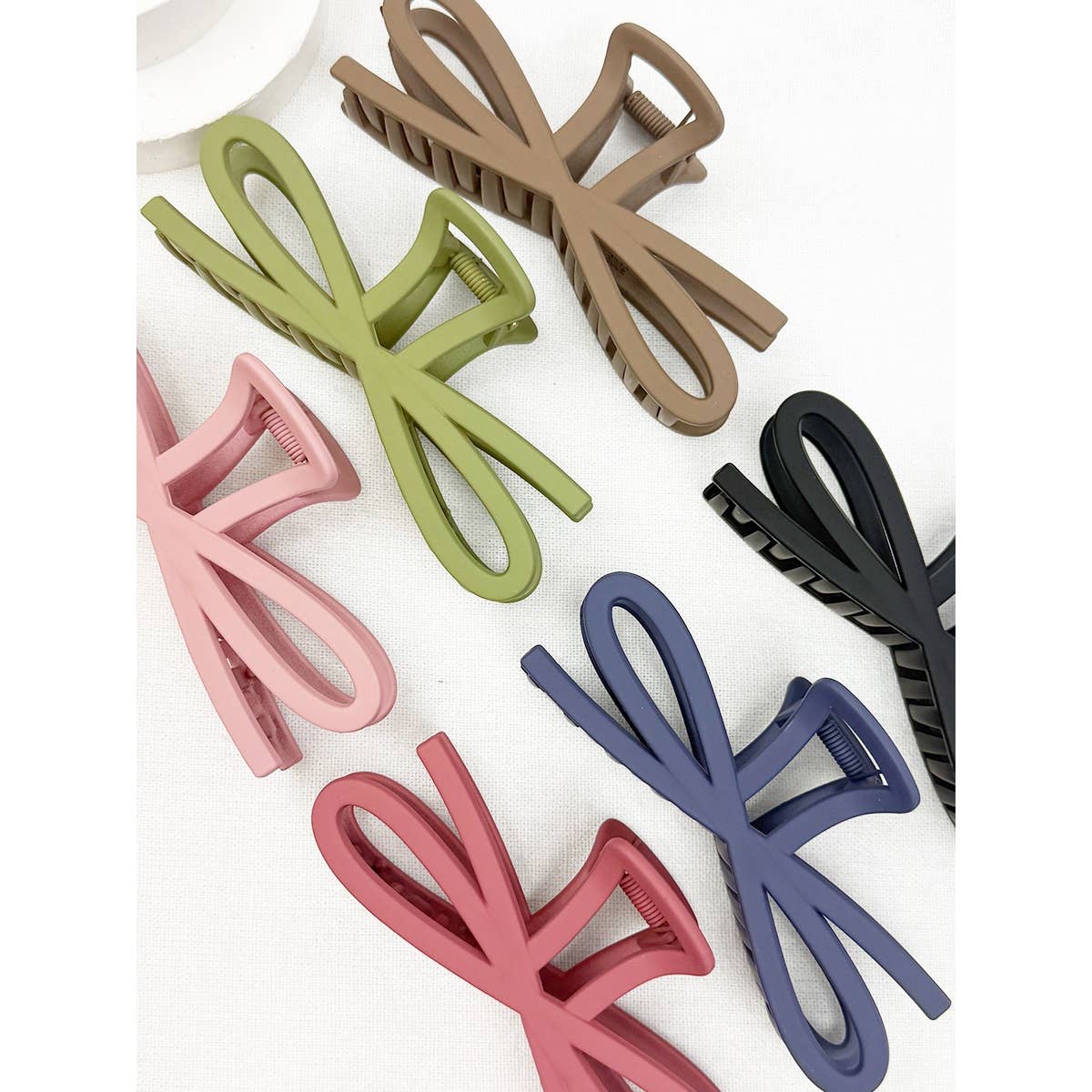 Dark Tone Jumbo Knotted Bow Hair Clip