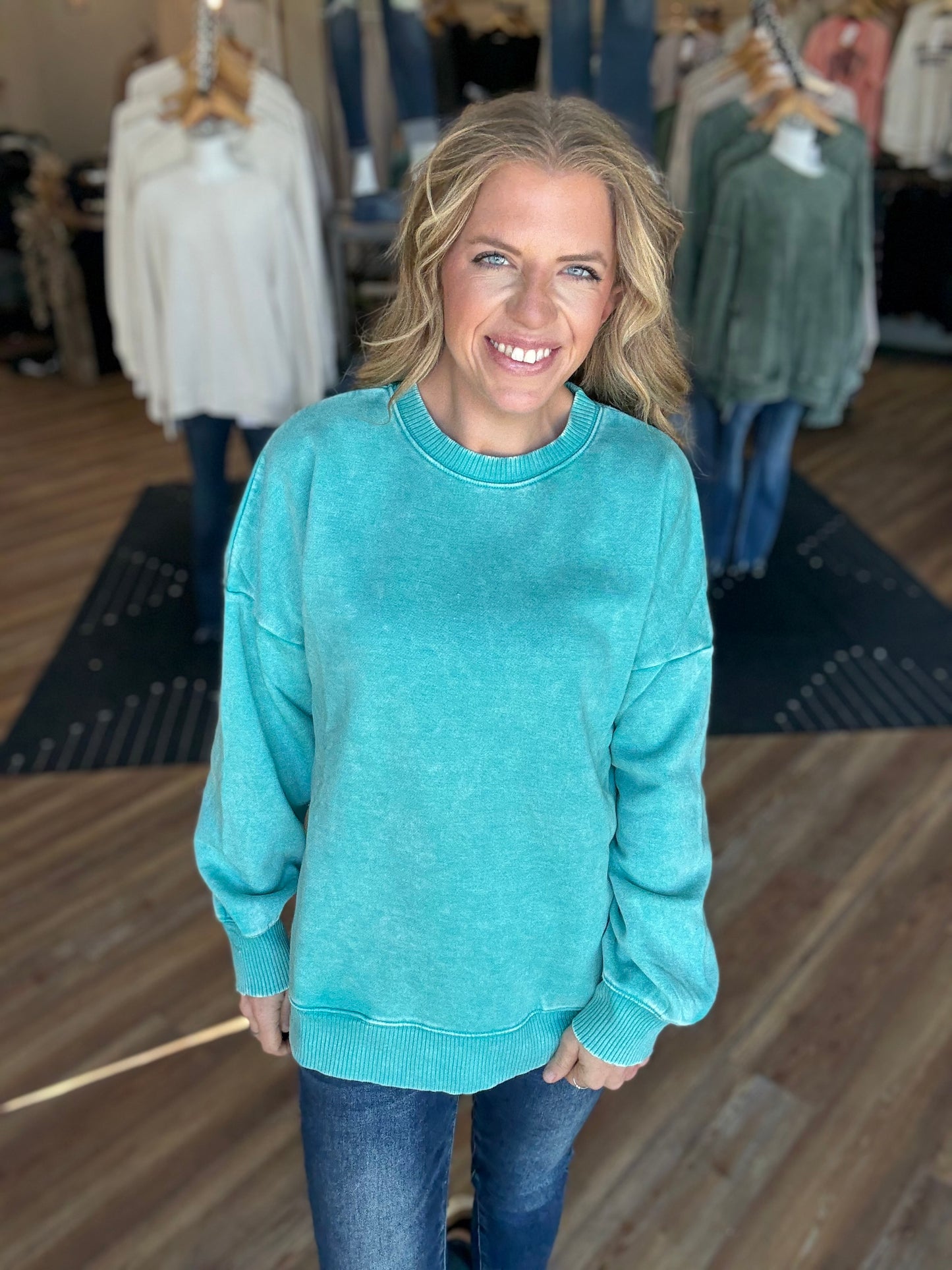 Winner Sweatshirt Acid Wash