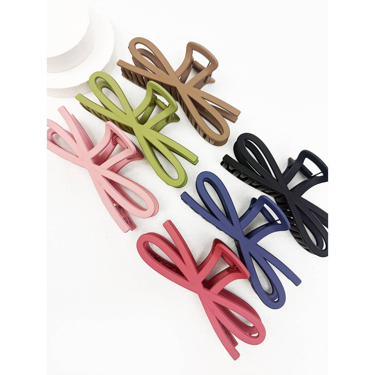 Dark Tone Jumbo Knotted Bow Hair Clip