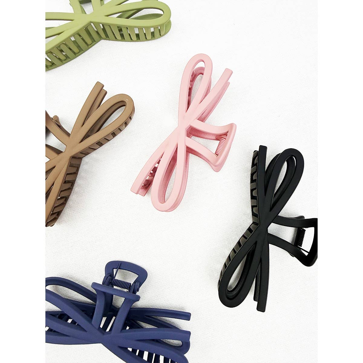 Dark Tone Jumbo Knotted Bow Hair Clip
