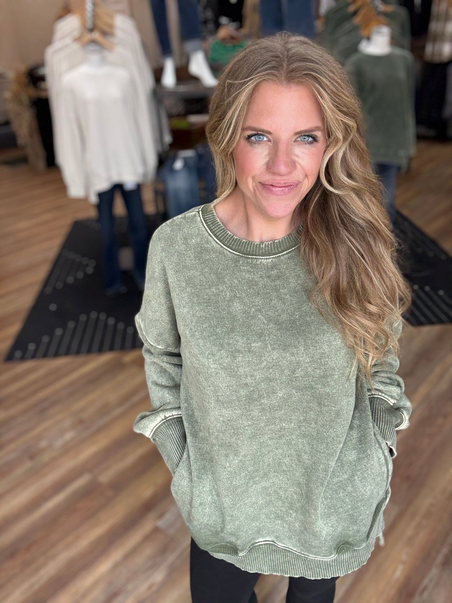 Winner Sweatshirt Acid Wash